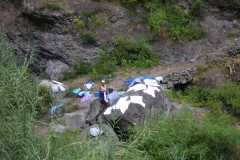 16.12.09 Estenent la roba_Ribeira de Paul_Santo Antao 053