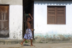 Menjant mangos sortir escola